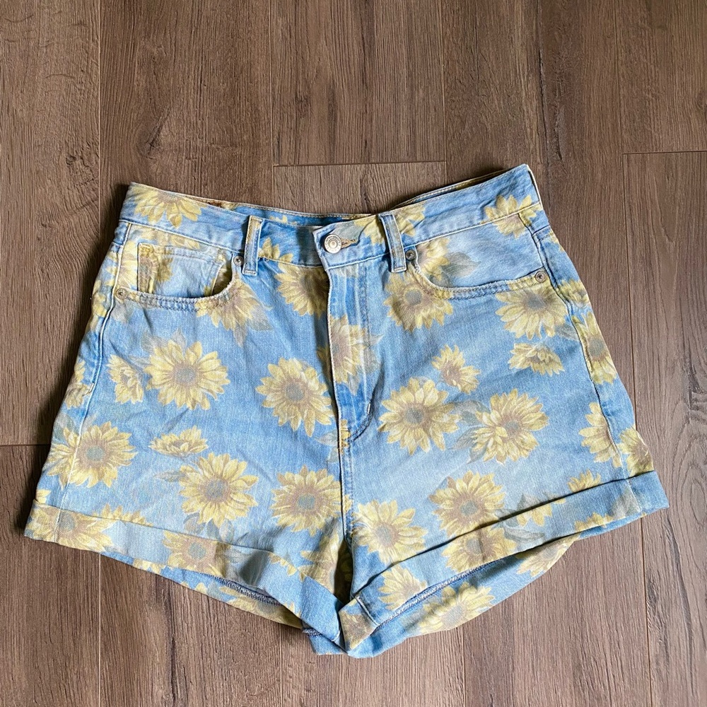 American Eagle Sunflower Shorts